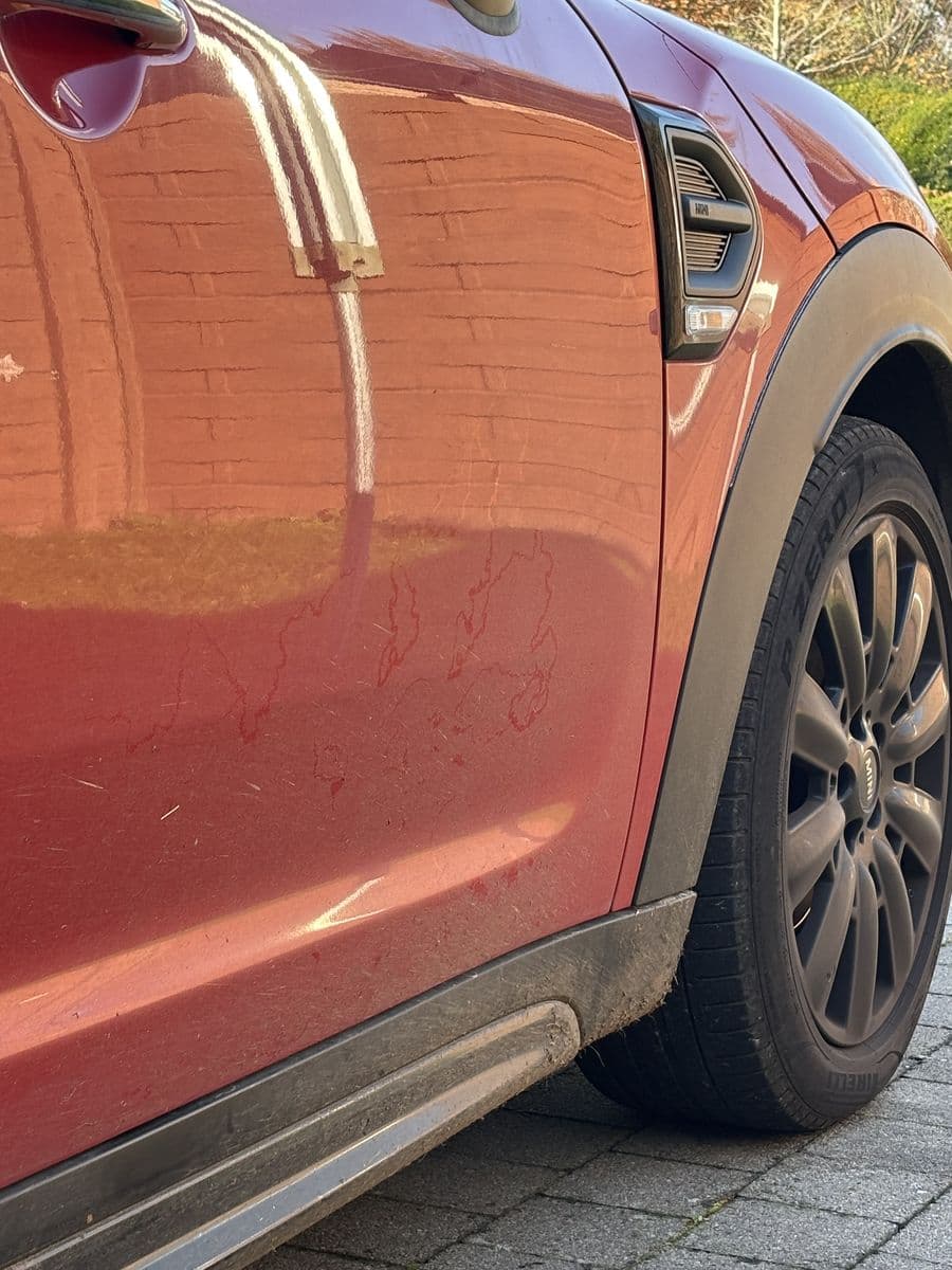 MINI Countryman — Kofferreiniging — koffer vuil